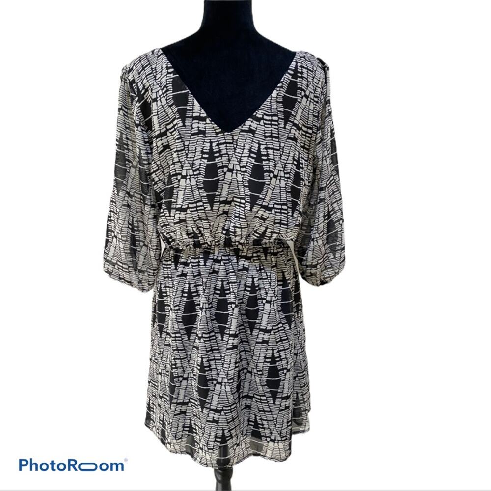 Bebop XL V neck black and white dress